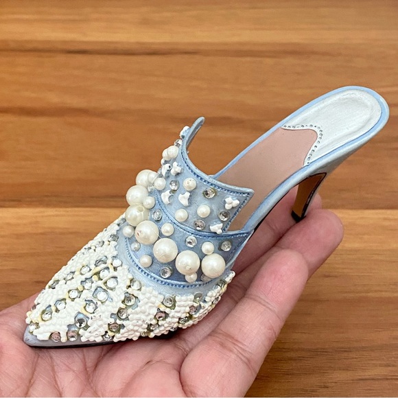 1999 RAINE Just the Right Shoe Frosted Fantasy Mini Ceramic Blue Shoe Figurine - Picture 3 of 12
